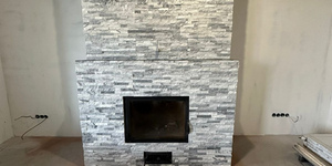 Камень для облицовки печей и каминов в виде 3D панели RKS SLATE Мрамор Cloudy Grey купить, фото после монтажа (5)