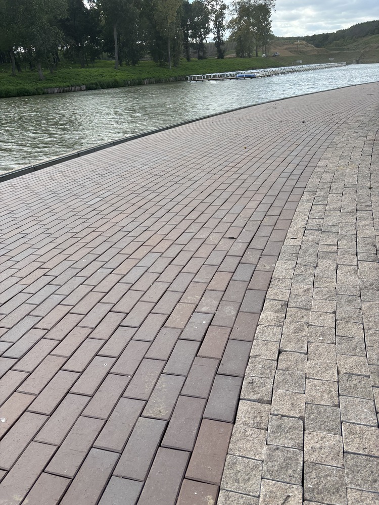 Гранитная брусчатка Куртинский, Пилено-колотая термо, 100x100x50 мм 1