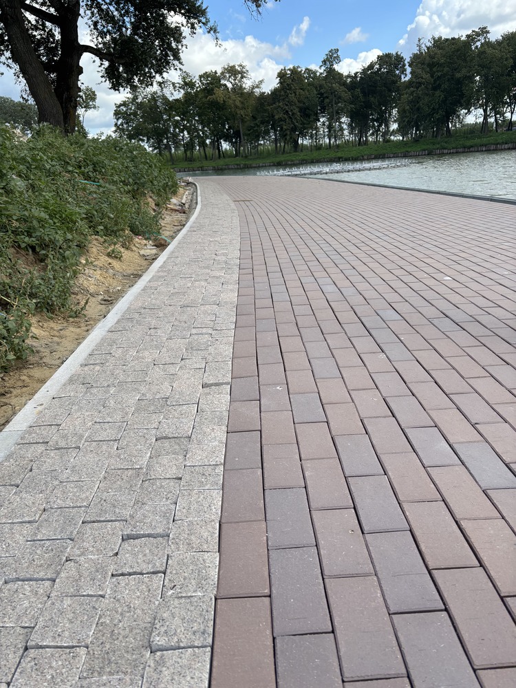 Гранитная брусчатка Куртинский, Пилено-колотая термо, 100x100x50 мм 2