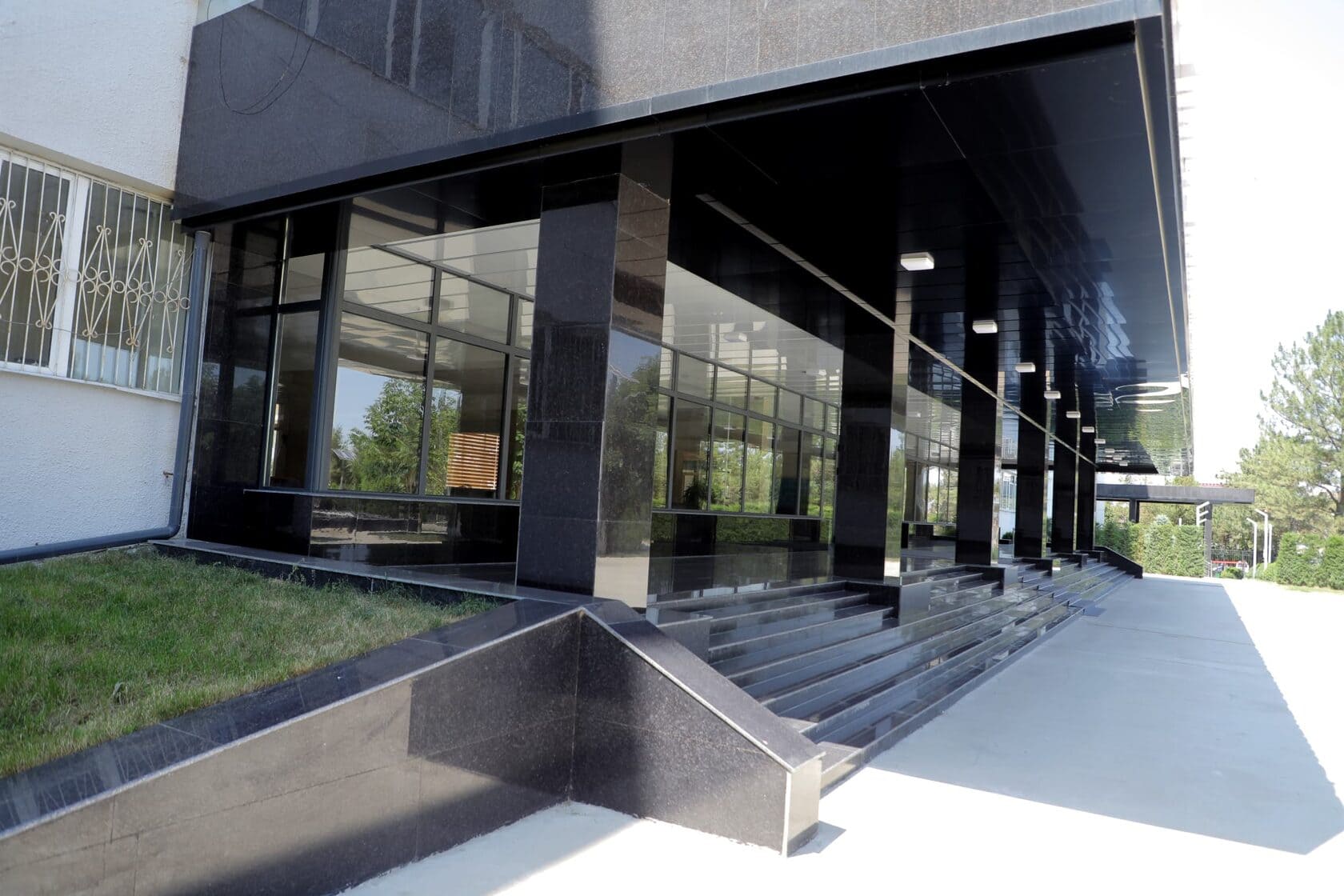 Гранитная плитка Black Pearl, Polished 11