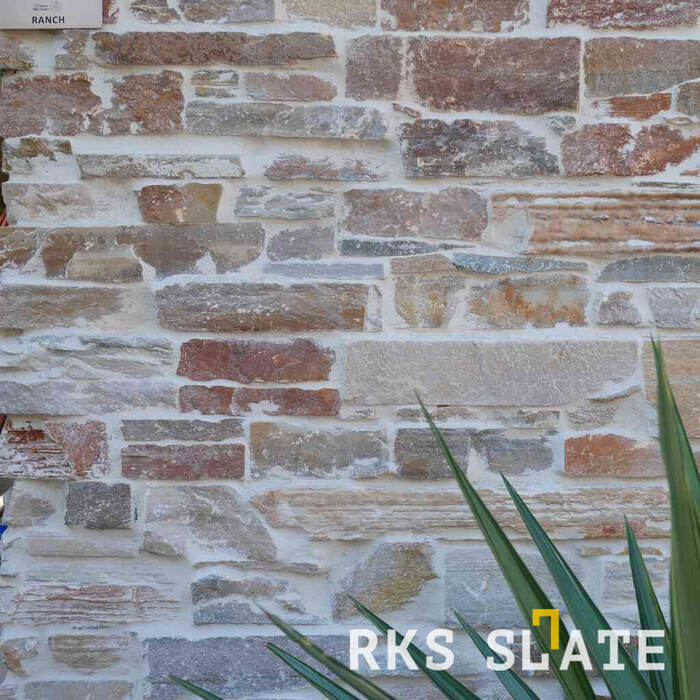 Фасадный облицовочный камень Beige Quartz Strips в Краснодаре