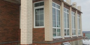 Фасадный керамический кирпич Браер кладка, гладкий, 1НФ в проекте частного дома (4)