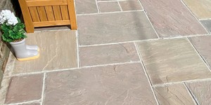 Фото дворовой территории из каменной плитки  песчаник RKS SLATE Belgian Multi заказать с доставкой (4)